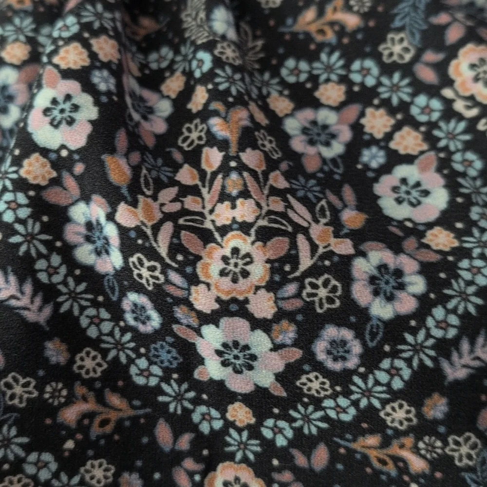 LC Lauren Conrad Women's Pleated Scoop Neck Bow Tie Open Back Floral Top - Picture 4 of 7